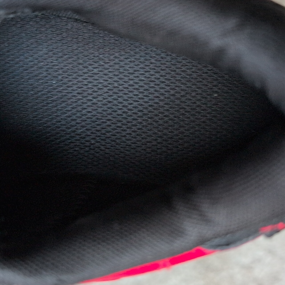Under Armour Youth Basketball Shoes - Picture 11 of 11